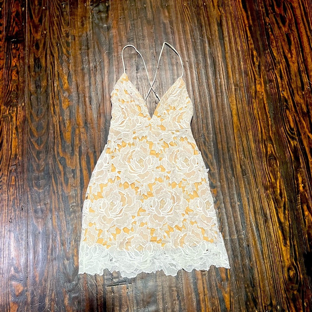 Rustic Royals, size Small White/tan floral appliqué cross-back dress